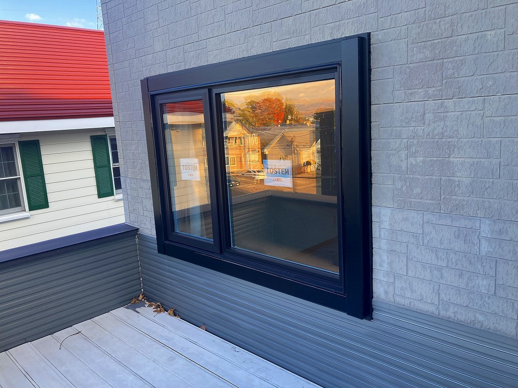 リ・ウィンドの玄関ドアリフォームと外窓交換で住まいを快適にの施工後の写真2