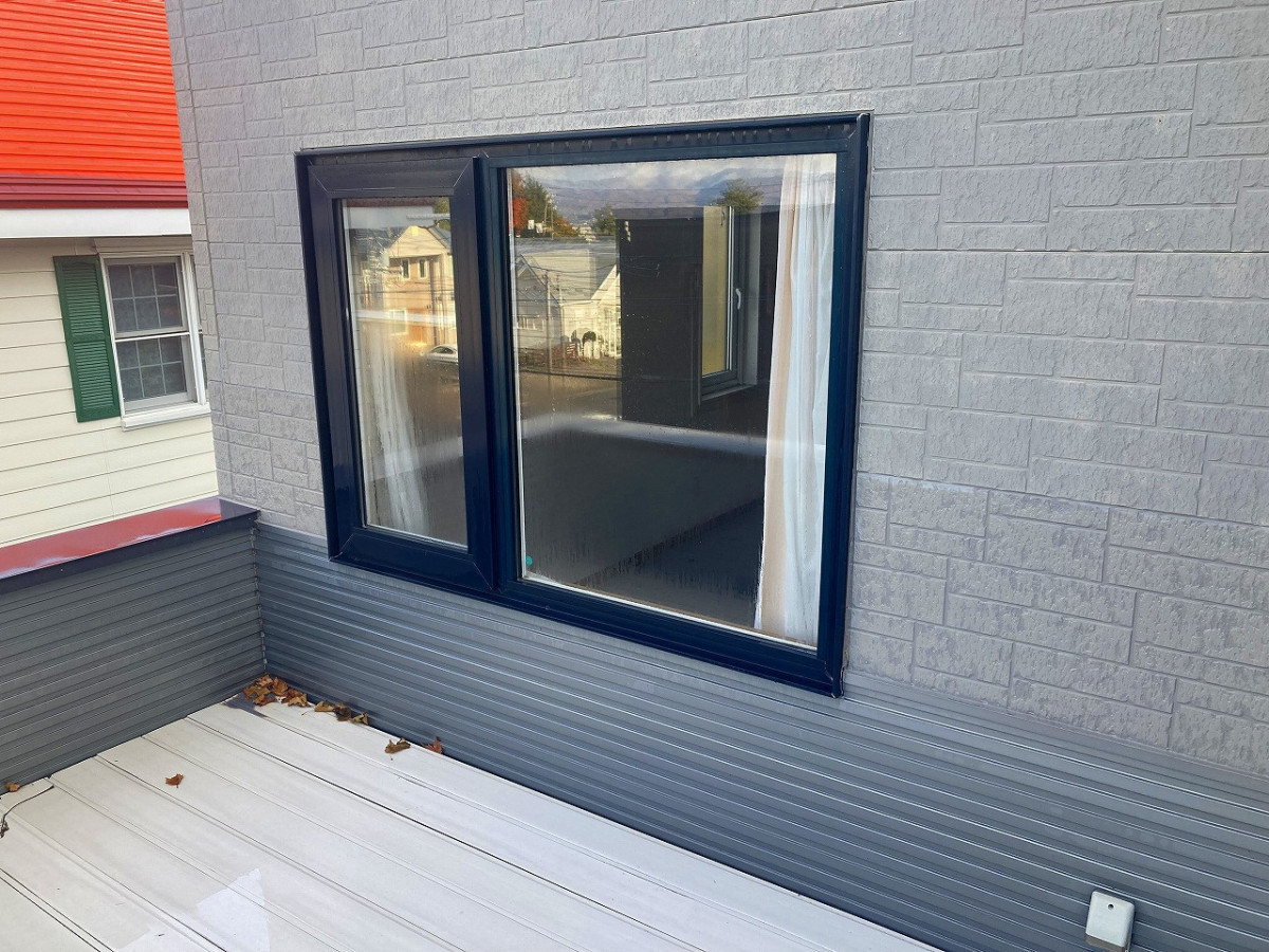 リ・ウィンドの玄関ドアリフォームと外窓交換で住まいを快適にの施工前の写真2