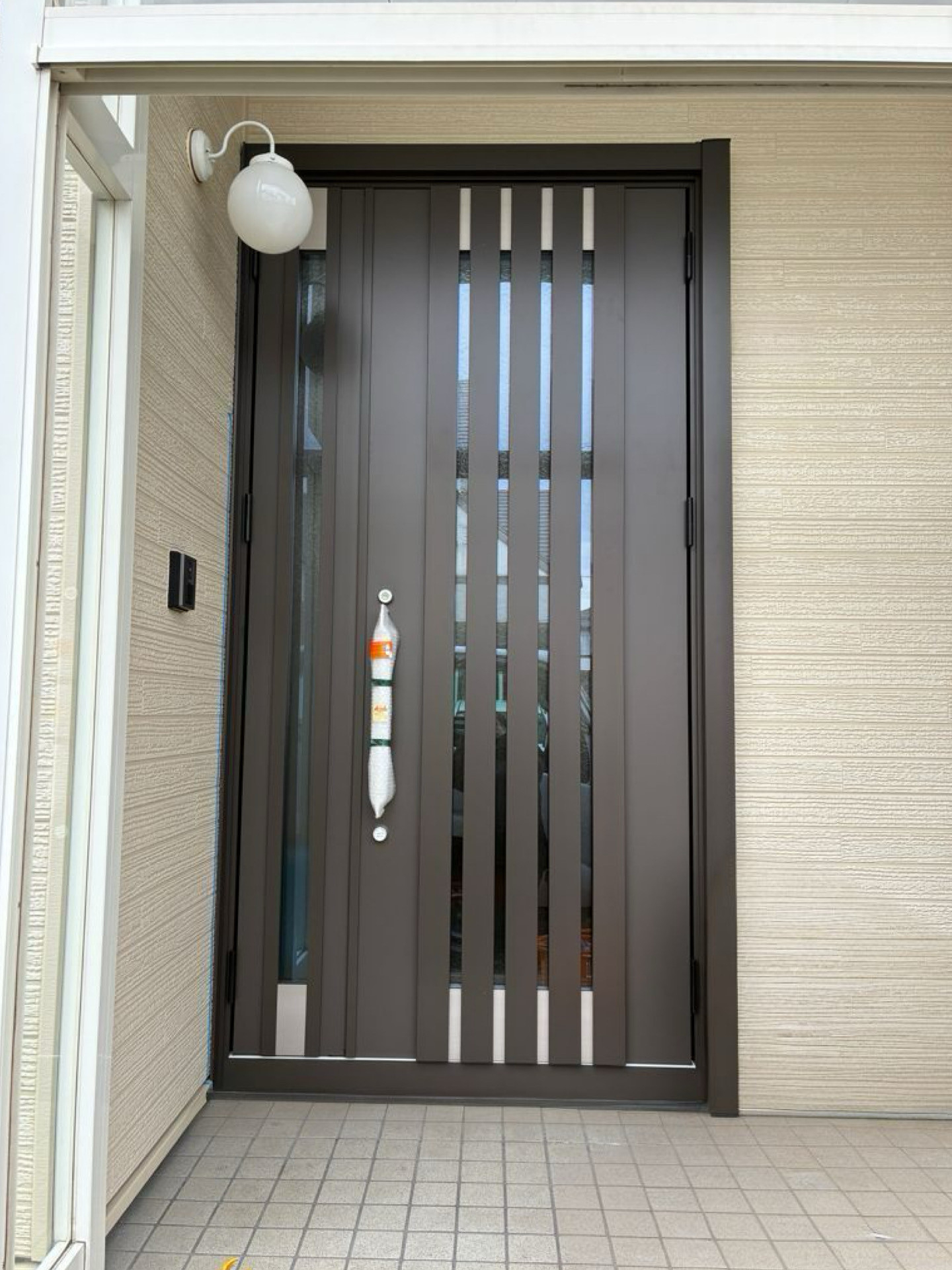 リ・ウィンドの玄関ドア【リシェント３・片袖タイプ】リフォーム事例の施工後の写真1
