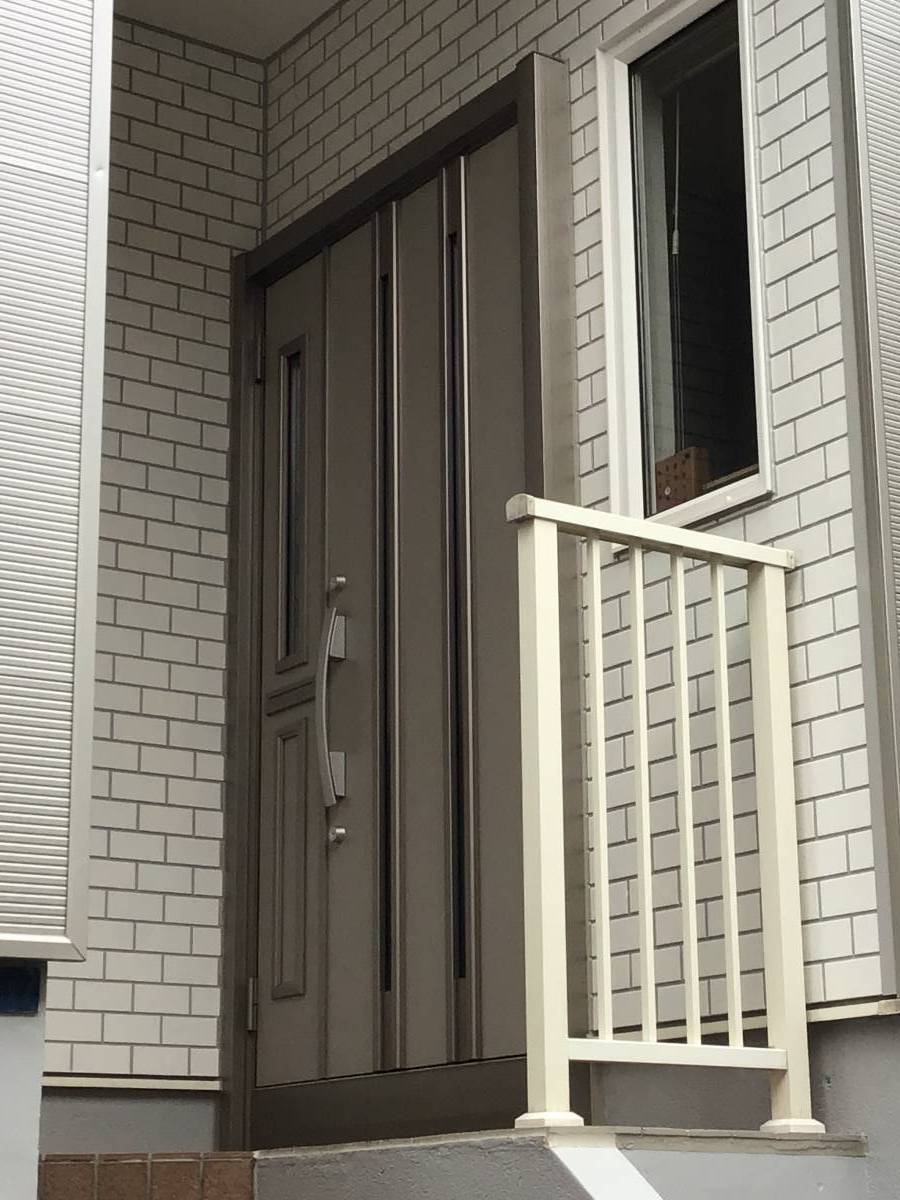 リ・ウィンドの玄関ドアリフォームの施工後の写真1