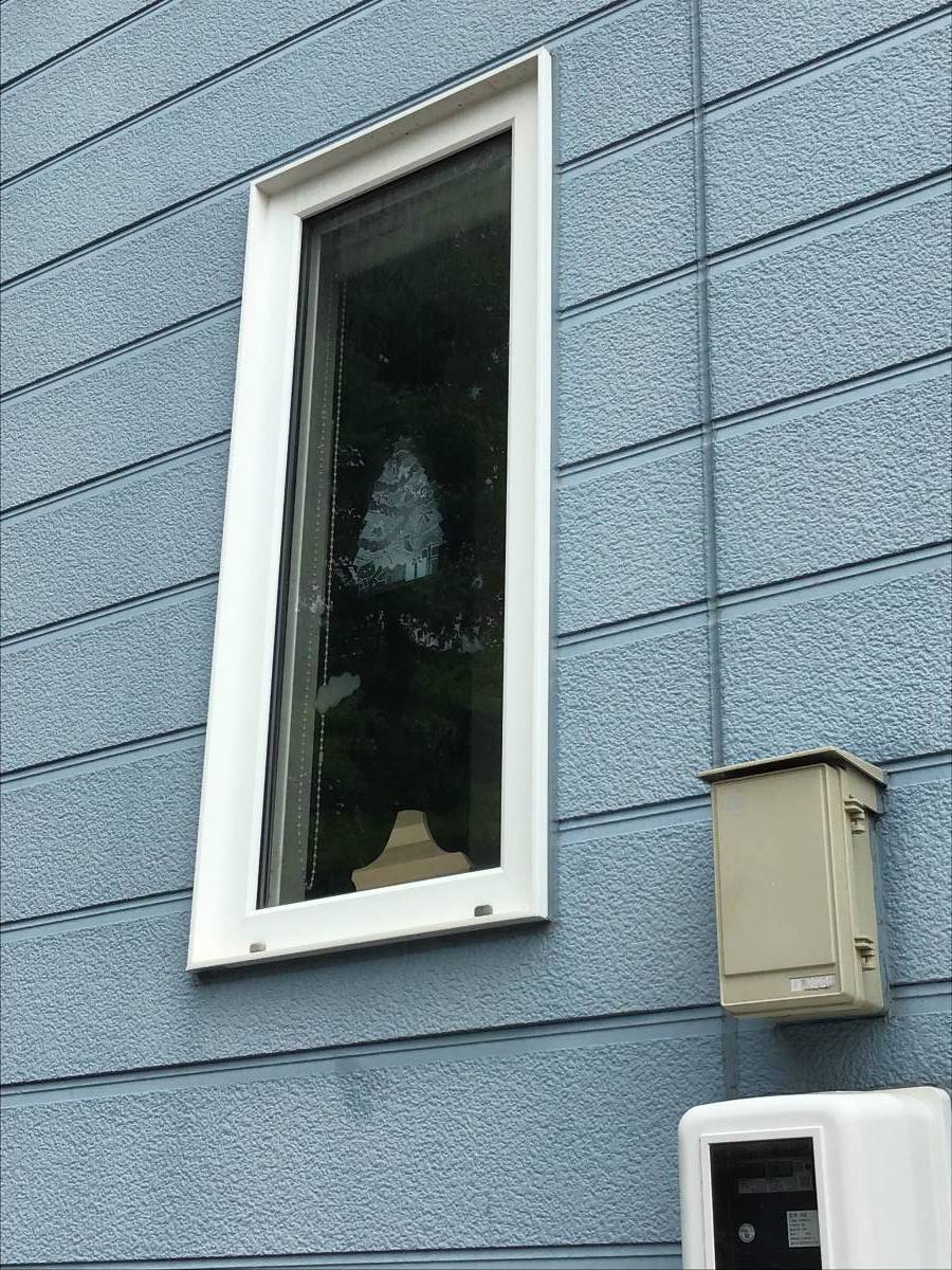 リ・ウィンドの窓取替え施工事例！～カバー工法でFIX窓から開閉窓にの施工前の写真1