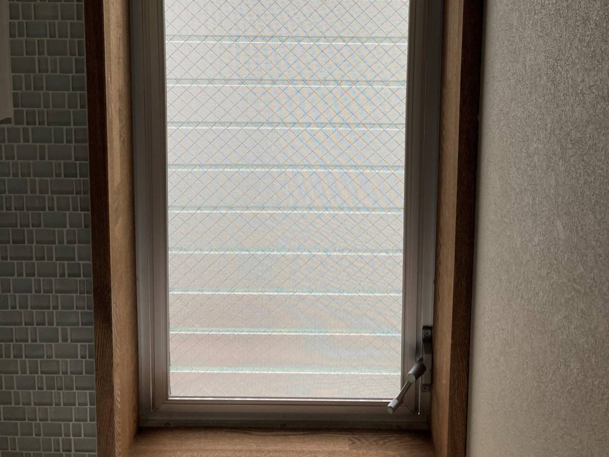 鈴木トーヨー住器の本日も内窓工事完了しましたの施工前の写真1