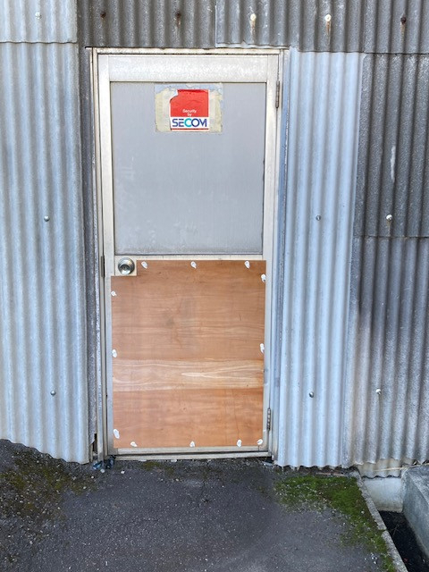 鈴木トーヨー住器のドア取り換えの施工前の写真1