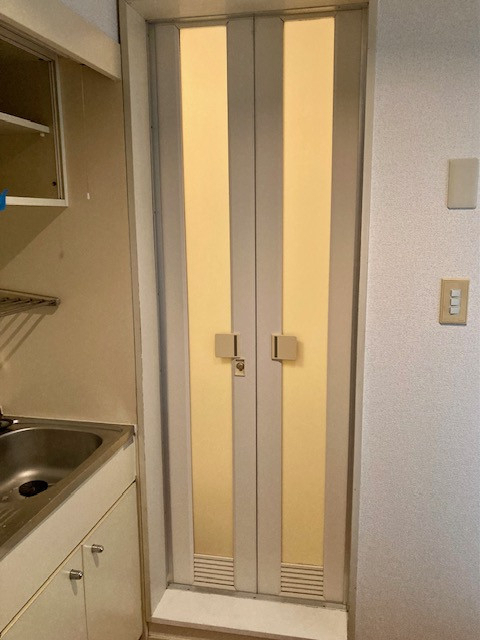 鈴木トーヨー住器の浴室折戸　１DAYリフォームの施工前の写真1