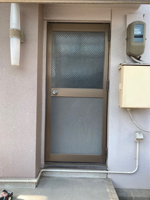 鈴木トーヨー住器のリシェント勝手口の施工前の写真1