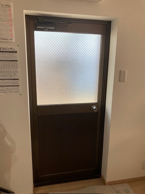 鈴木トーヨー住器のリシェント勝手口の施工前の写真2