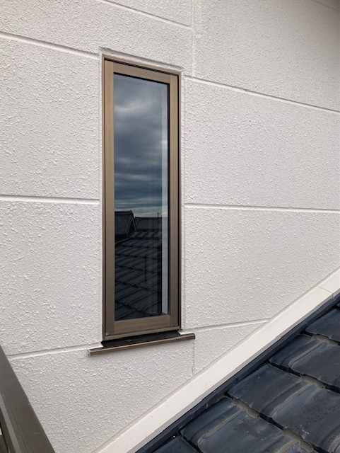 鈴木トーヨー住器のリプラス　縦すべり窓の施工前の写真1