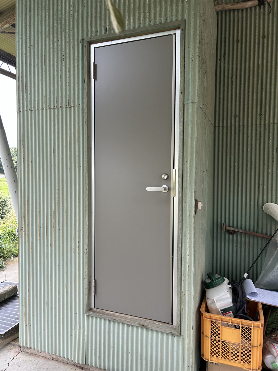 MGI佐野の《茨城県古河市》トイレドア改修工事を行いました。の施工後の写真1