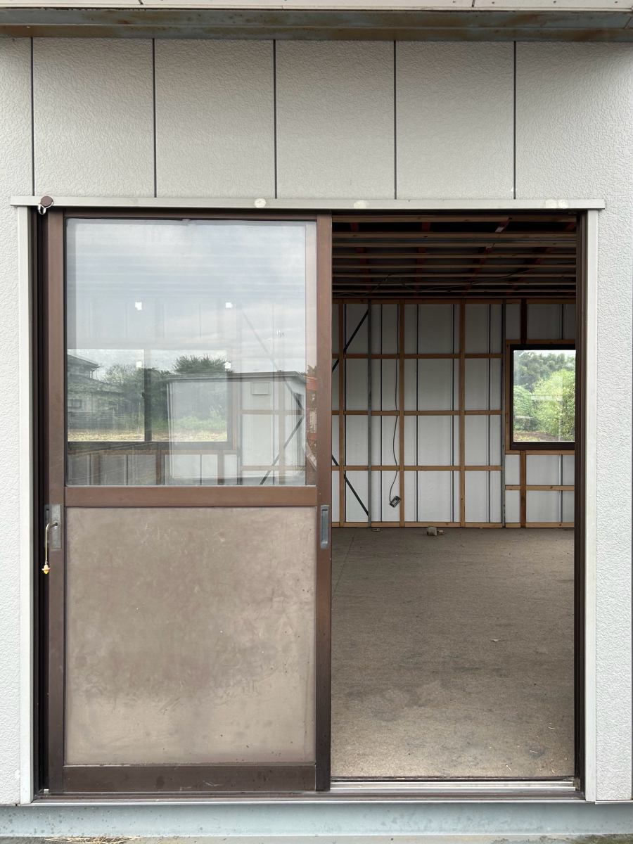 MGI佐野の《栃木市》クリエラガラスドア設置工事を行いました！の施工前の写真1