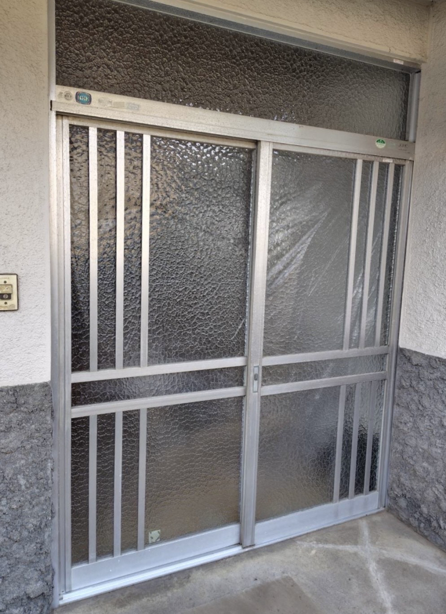 MGI佐野の《野木町》リシェント玄関引戸工事を行いました！の施工前の写真1