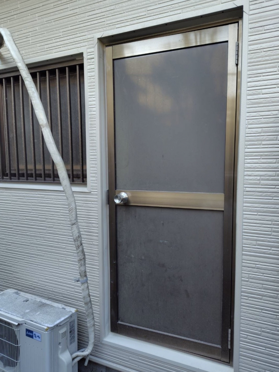 MGI佐野の《鹿沼市》リシェント勝手口工事を行いました💪の施工前の写真1