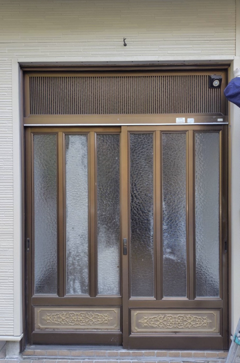 MGI佐野の《鹿沼市》リシェント玄関引戸工事を行いました！の施工前の写真1