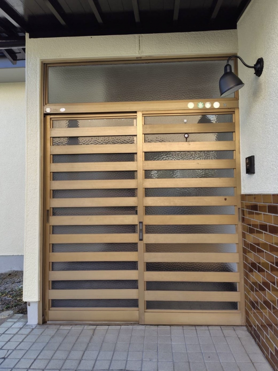 MGI佐野の《栃木市》リシェント玄関引戸工事を行いました！⭐の施工前の写真1