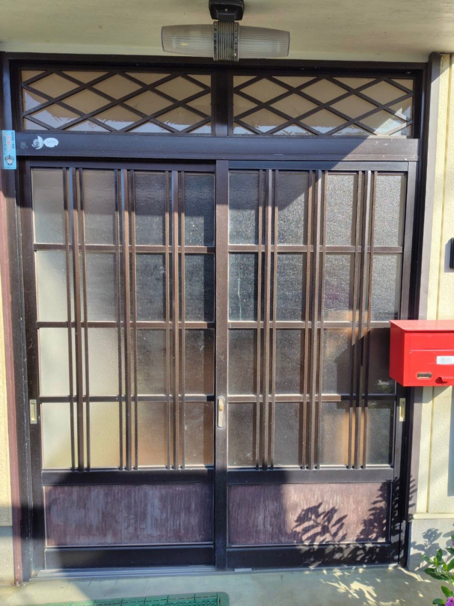 MGI佐野の《栃木市》リシェント玄関引戸工事を行いました🙆‍♀️の施工前の写真1