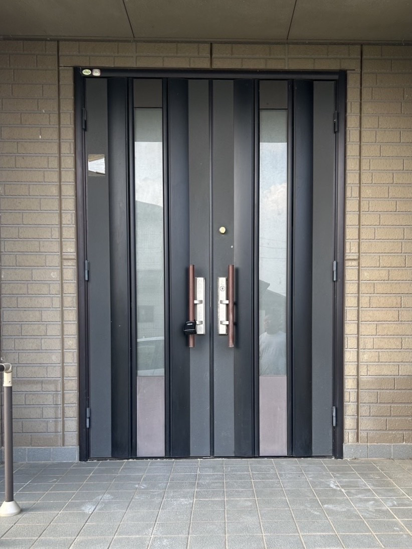 MGI佐野の茨城県にてリシェント玄関ドア工事を行いました(^^♪の施工前の写真1