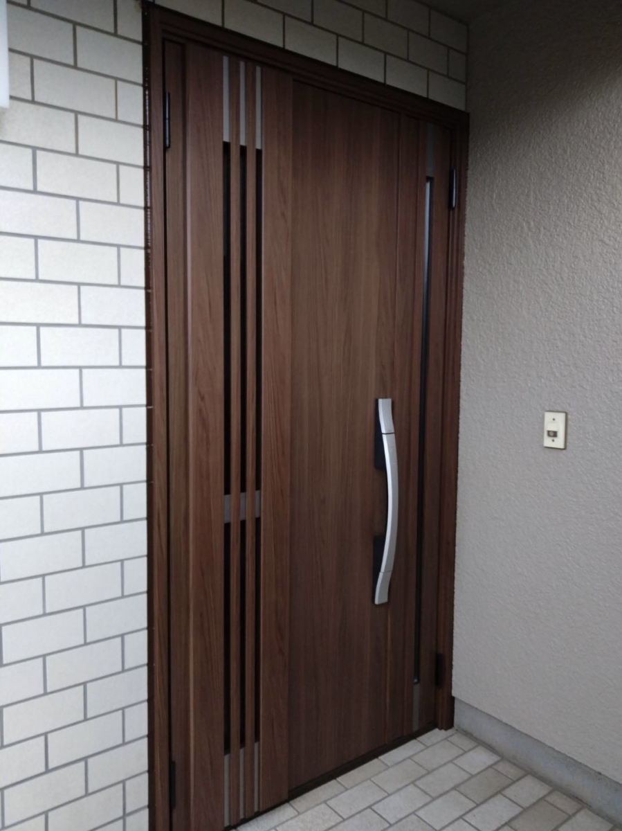 MGI佐野の太田市にてリシェント玄関ドア工事を行いましたの施工後の写真1