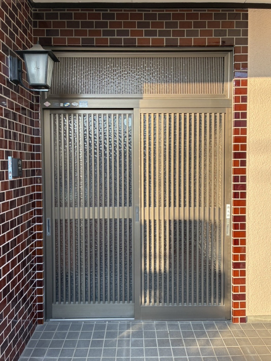 MGI佐野の栃木市にて玄関ドア工事！リシェントは、引戸からドアへの交換も可能です✨の施工前の写真1