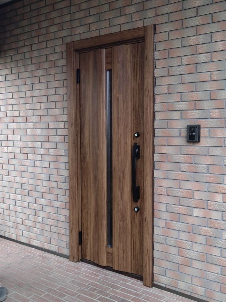 MGI佐野の太田市にてリシェント玄関ドア工事🚪の施工後の写真1