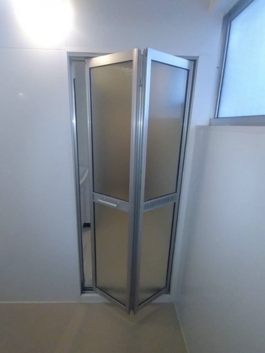 MGI佐野の足利市にてリシェント浴室ドア工事を行いました！の施工前の写真1