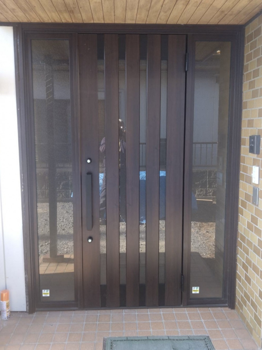 MGI佐野の太田市にてリシェント玄関ドア工事✨引戸からドアへ早変わり！の施工後の写真1