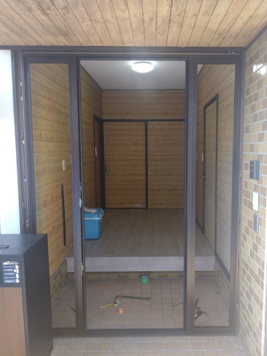 MGI佐野の太田市にてリシェント玄関ドア工事✨引戸からドアへ早変わり！の施工前の写真2