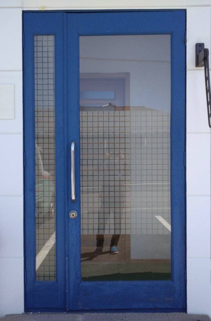 アイプラン今井ガラス建材の店舗の入口ドアを新しく！クリエラガラスドアへの施工前の写真1