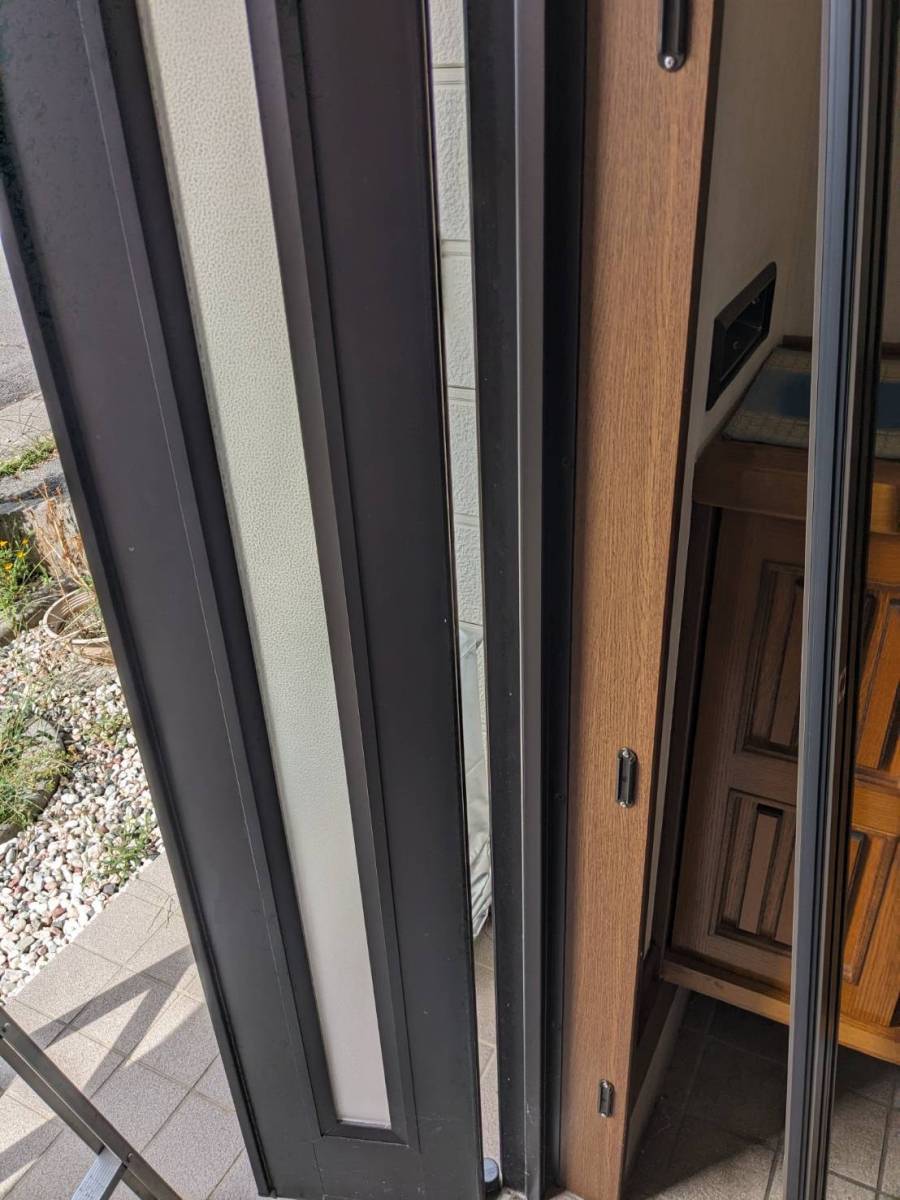 アイプラン今井ガラス建材の空気換気を自由にして快適な玄関へ…（玄関用網戸設置）の施工後の写真2