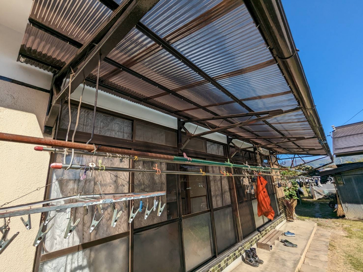 アイプラン今井ガラス建材の新しいテラス屋根設置で安心・快適な暮らしを・・・の施工前の写真1