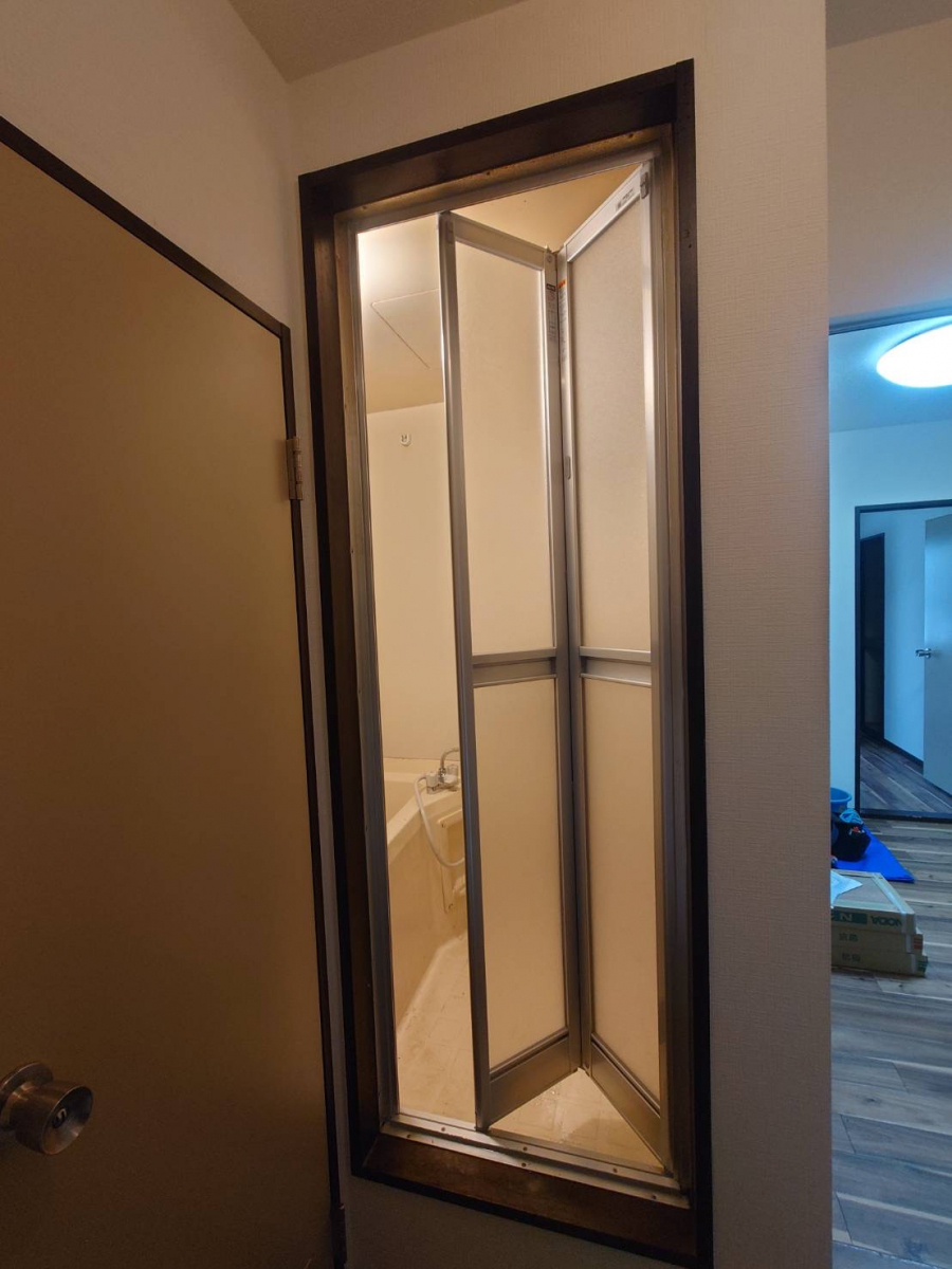 アイプラン今井ガラス建材の浴室ドアの取替リフォームで快適な浴室環境を・・・の施工後の写真1