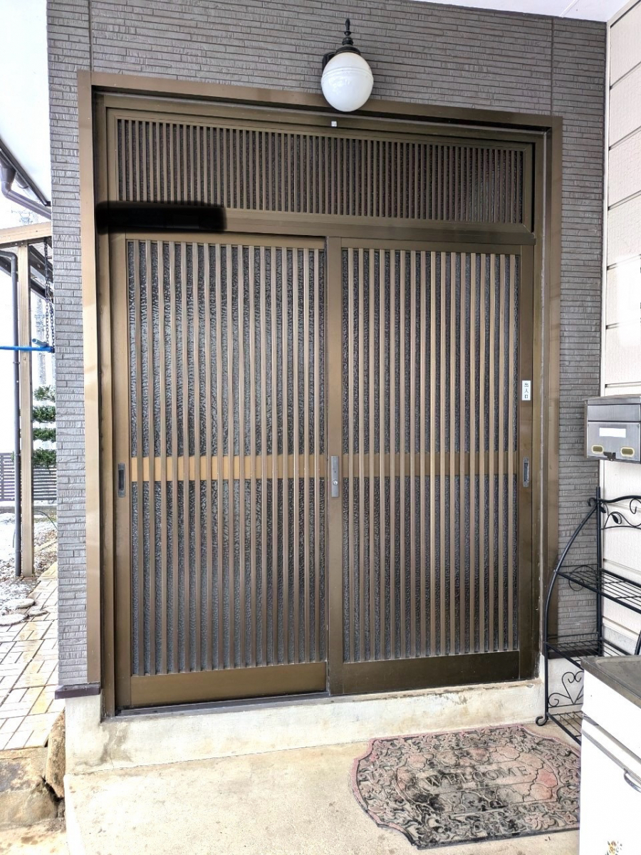 アイプラン今井ガラス建材の【玄関引戸リフォーム】たった1日で簡易タッチキー仕様の玄関にお取替え!の施工前の写真1
