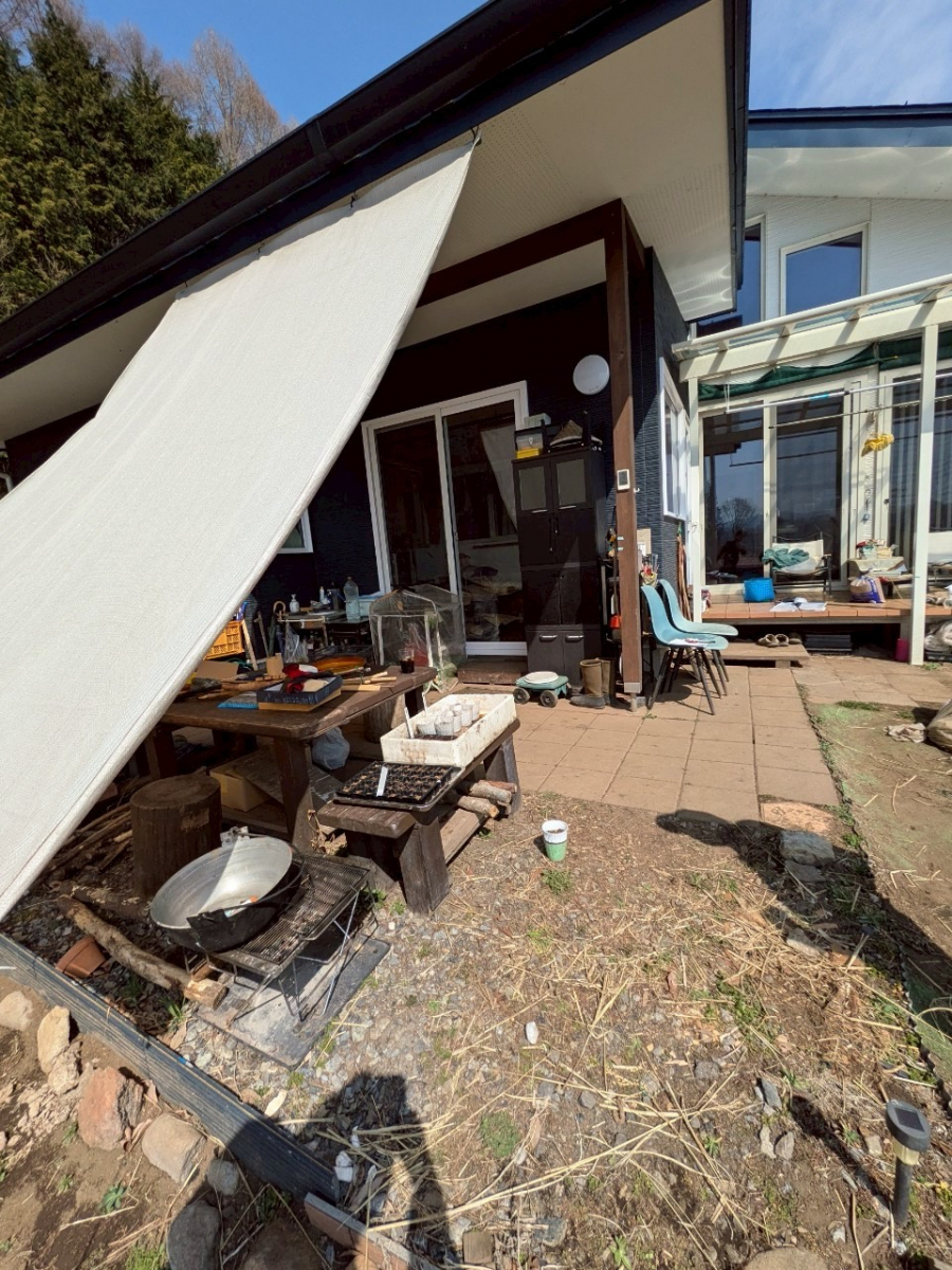 アイプラン今井ガラス建材の既存の軒を活かして、サイクルポートを設置!の施工前の写真1