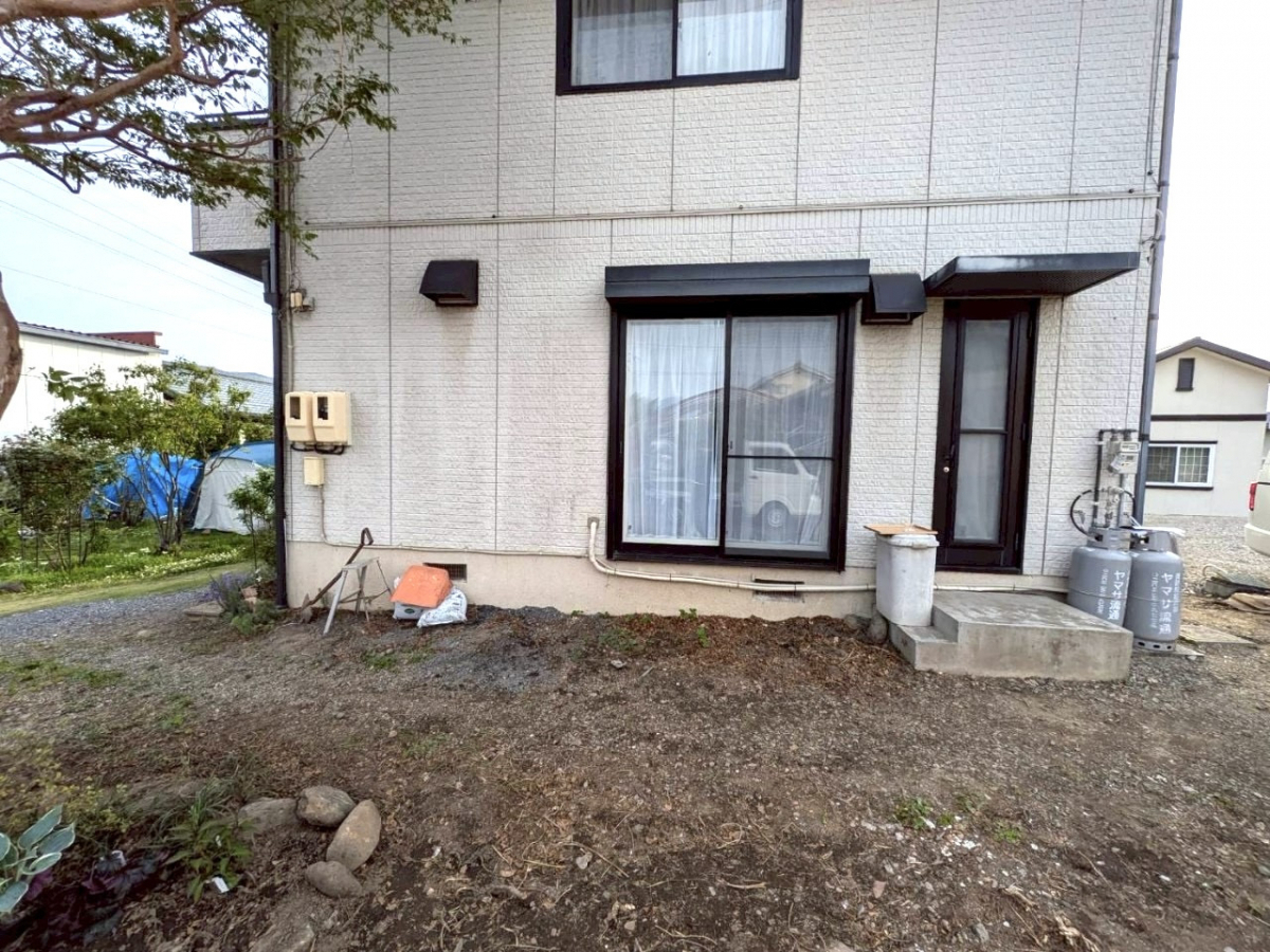 アイプラン今井ガラス建材のお庭のスペースを有効活用!急な雨降りでも安心!の施工前の写真1
