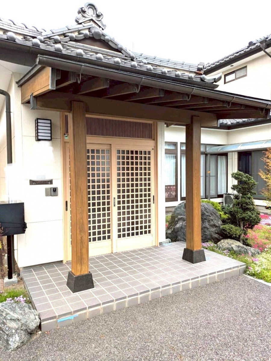 アイプラン今井ガラス建材の【風除室設置】暑さ・寒さの緩和！室内の快適性向上！の施工前の写真1