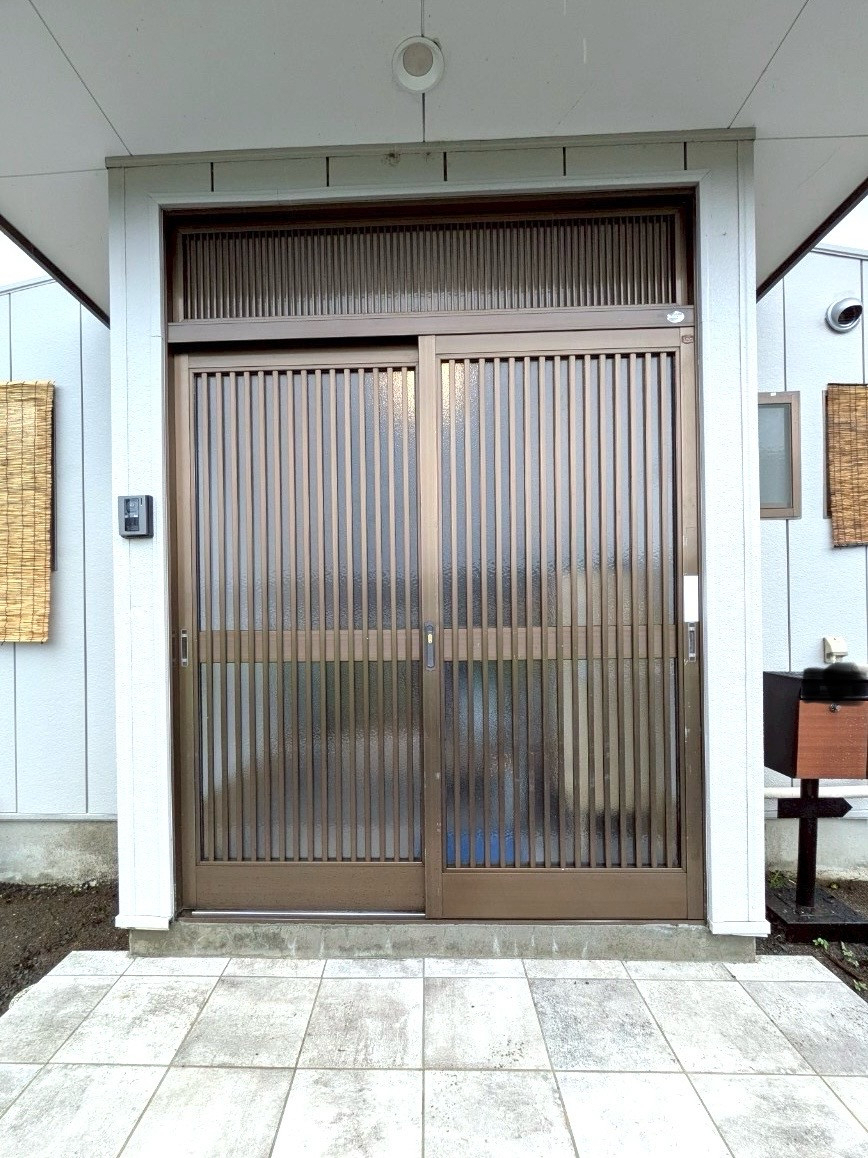 アイプラン今井ガラス建材の【玄関引戸取替】新しい玄関引戸で防犯対策もバッチリ！の施工前の写真1