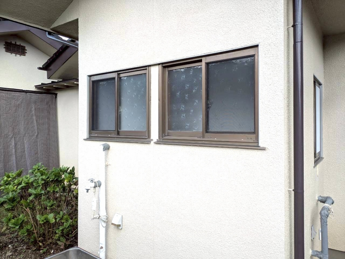 アイプラン今井ガラス建材の【窓リフォーム】視線を遮りプライバシーを確保！の施工前の写真1