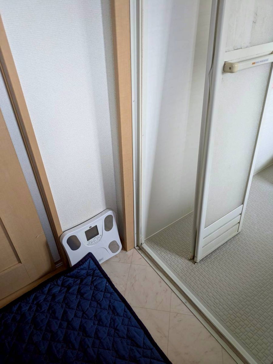アイプラン今井ガラス建材の古くなった浴室ドアを簡単工事でパッと交換!!の施工前の写真2