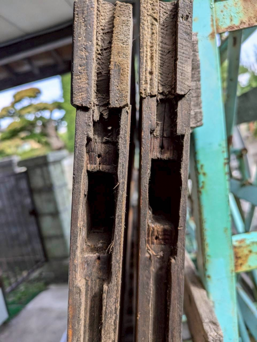 アイプラン今井ガラス建材の【玄関引戸の戸車交換】毎日の開閉がスムーズ快適に！！の施工前の写真2