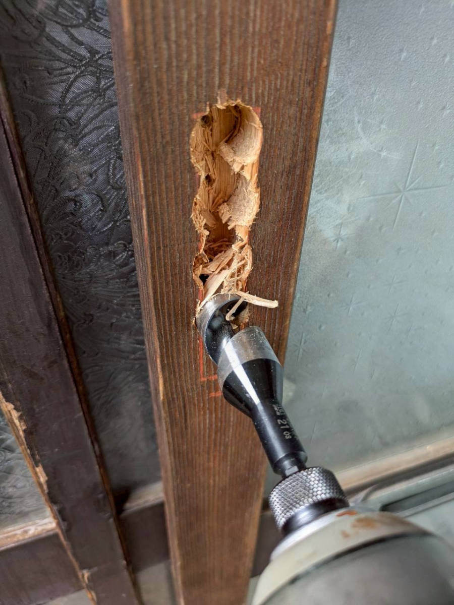 アイプラン今井ガラス建材の【玄関引戸錠の取付】鍵を取付けて施解錠がラクラクに!!の施工前の写真2