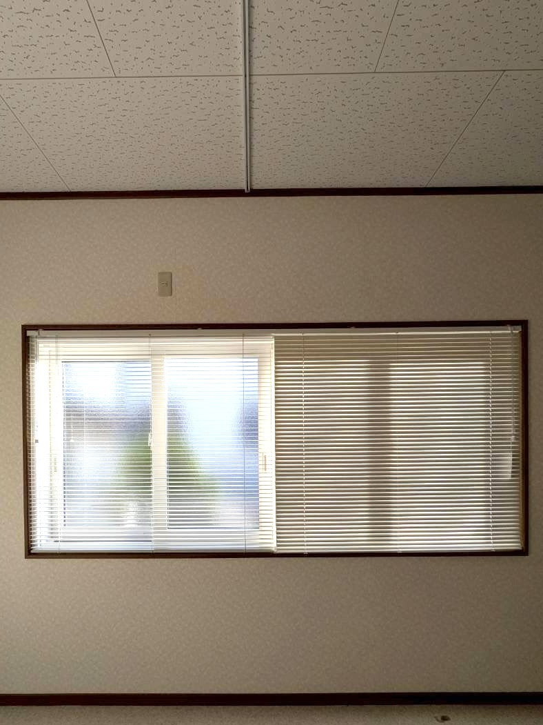 アイプラン今井ガラス建材の【ブラインド取付】外からの視線を遮断しつつ光のコントロールを自由に！の施工後の写真2