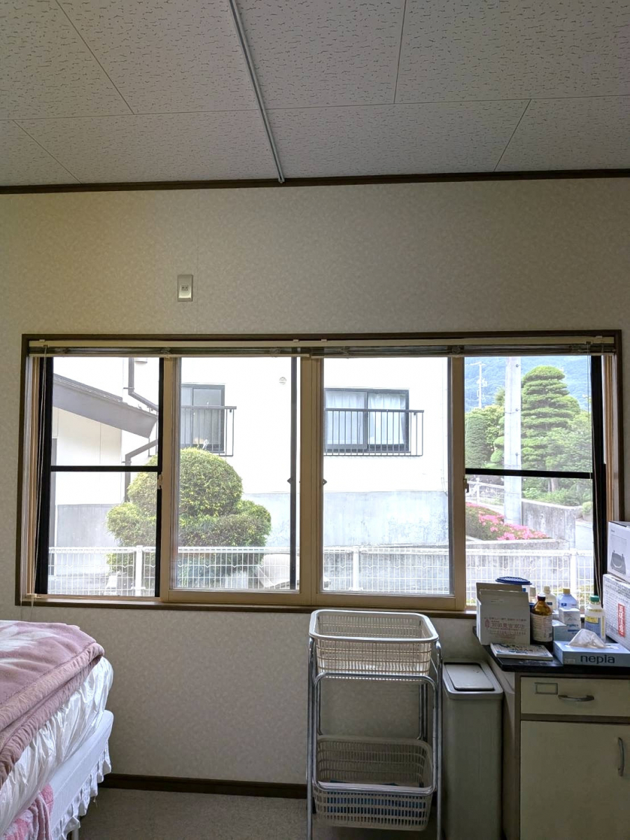 アイプラン今井ガラス建材の【ブラインド取付】外からの視線を遮断しつつ光のコントロールを自由に！の施工前の写真1