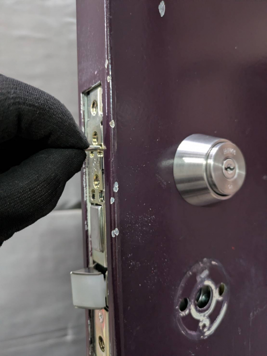 アイプラン今井ガラス建材の【ドア修繕】シリンダー付きのレバーハンドル錠へ取替！の施工後の写真1