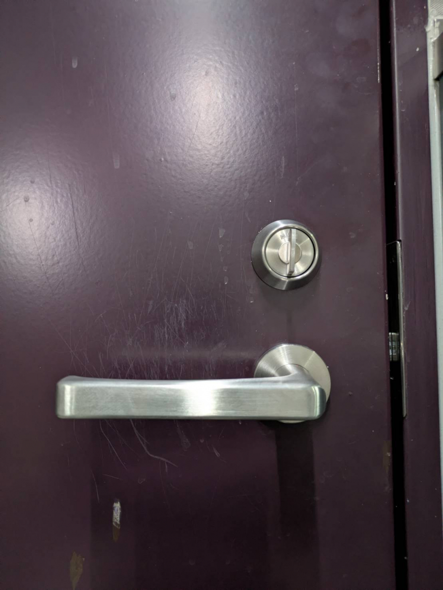 アイプラン今井ガラス建材の【ドア修繕】シリンダー付きのレバーハンドル錠へ取替！の施工後の写真2