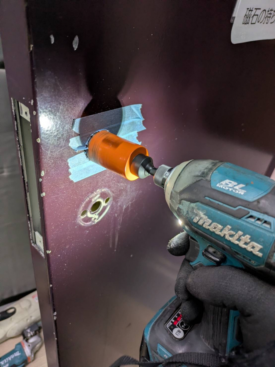 アイプラン今井ガラス建材の【ドア修繕】シリンダー付きのレバーハンドル錠へ取替！の施工前の写真2