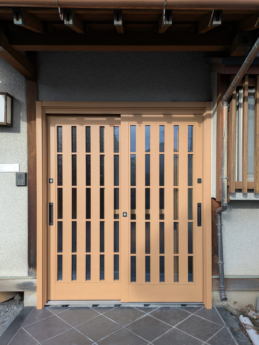 アイプラン今井ガラス建材の【玄関取替】新しい玄関で毎日をもっと快適で心地よく！✨断熱性＆防犯性もアップ！の施工後の写真1