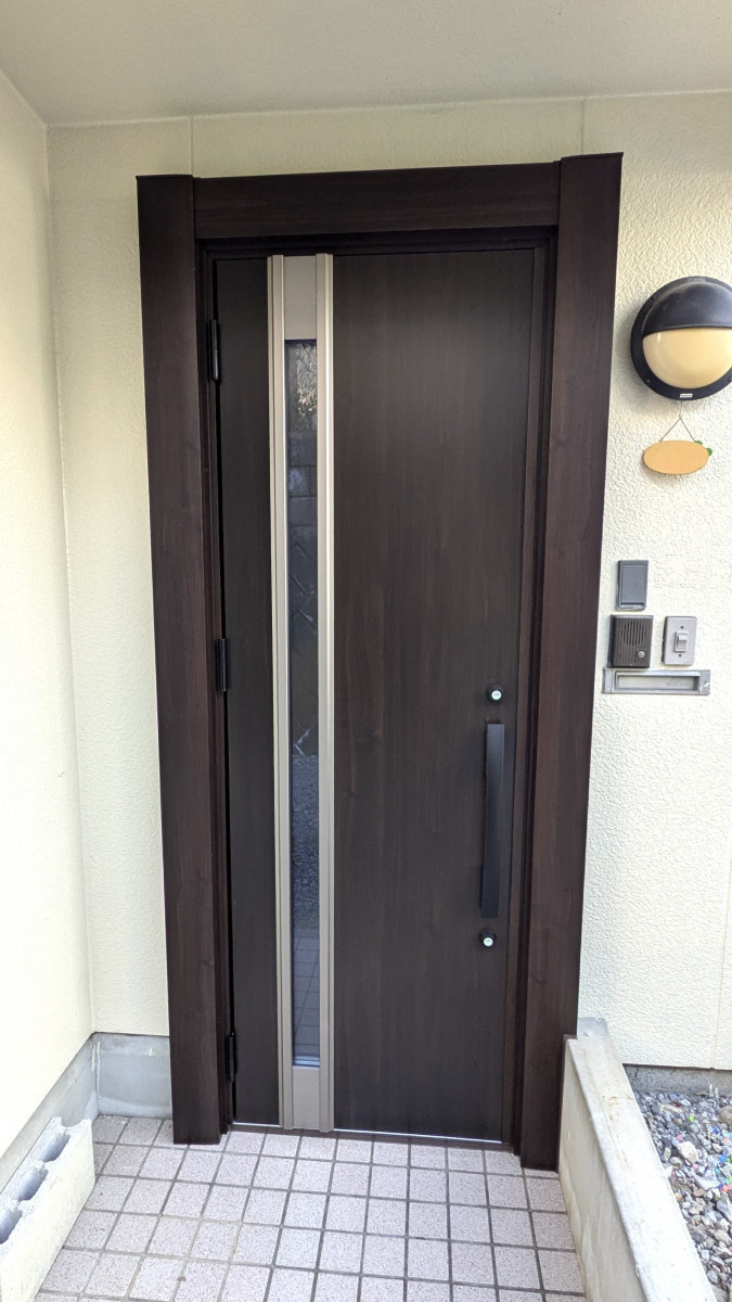 アイプラン今井ガラス建材の【玄関ドア取替】断熱仕様の玄関ドアで一年中快適な住環境を実現！の施工後の写真1