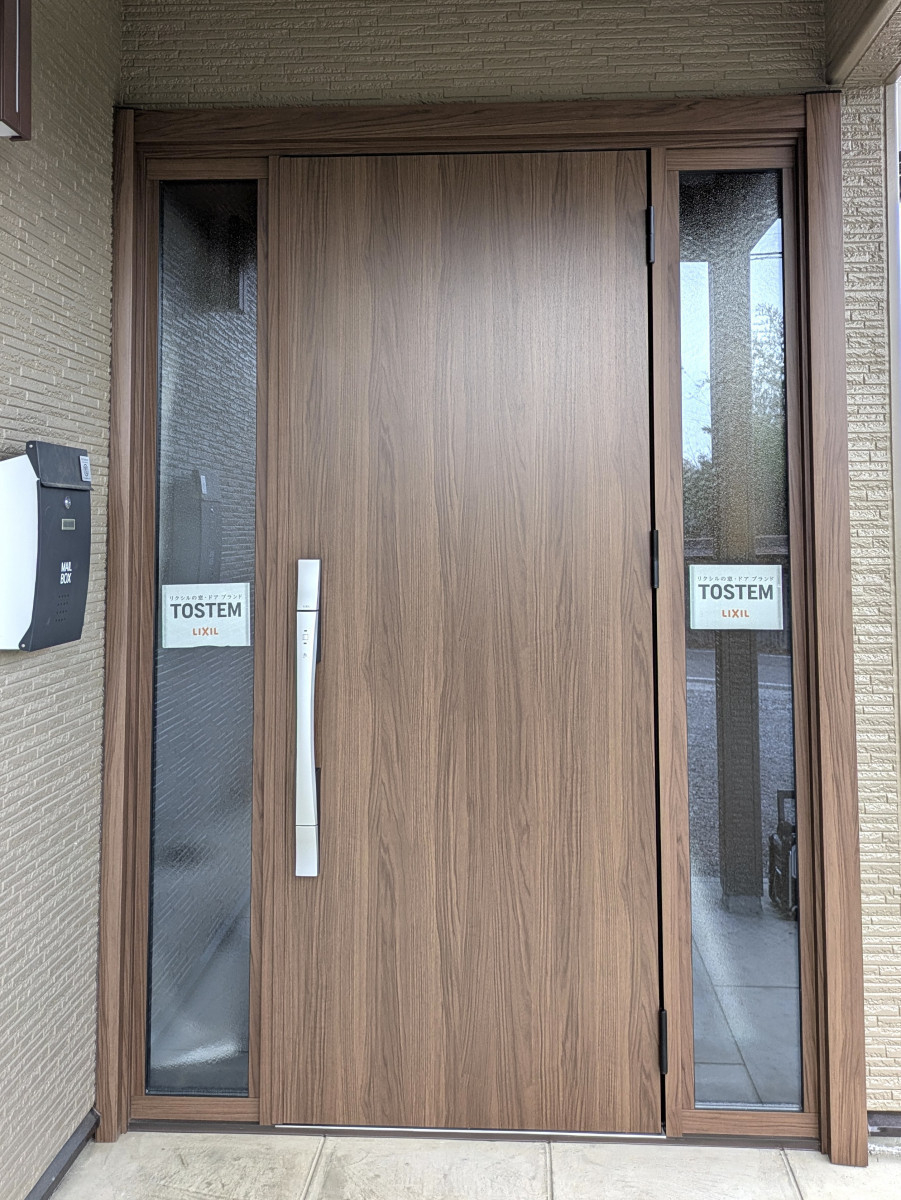 アイプラン今井ガラス建材の【玄関引戸➡ドアへ取替】電気錠で、玄関キーをもっと便利＆安心に！の施工後の写真1
