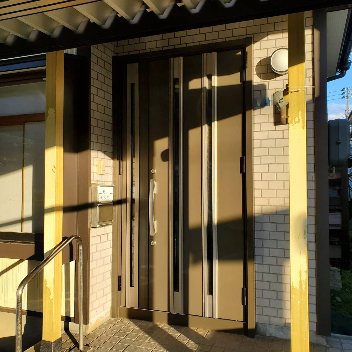 サカウチのリシェント玄関ドア3取付工事/新潟県長岡市Y様邸の施工後の写真2