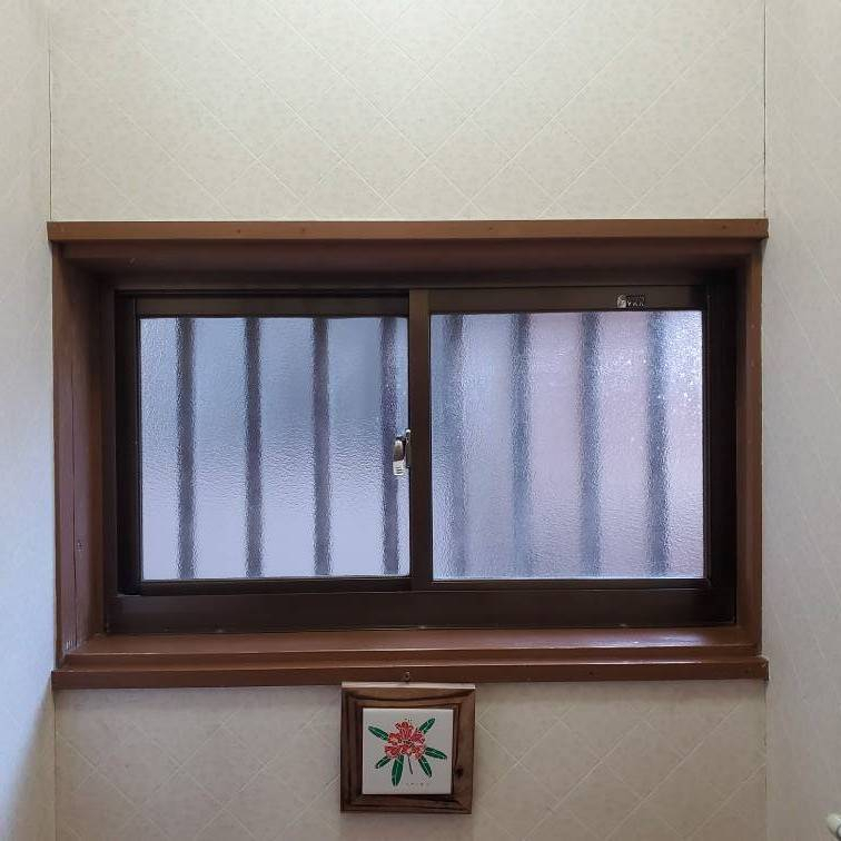 サカウチの内窓インプラス取付/新潟県長岡市Y様邸の施工前の写真1
