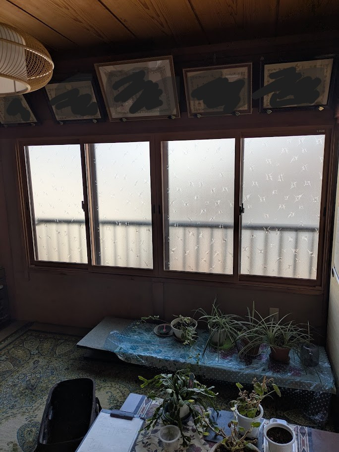 サカウチの【長岡市】｜強烈な夏の日差しをカット！遮光ロールスクリーン「ラルクシールド」5台設置の施工事例の施工前の写真1