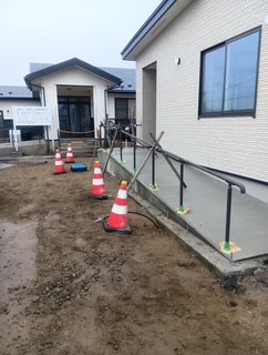 大渕トーヨー住器のLIXIL 歩行補助手すり【グリップライン】能代市の施工事例詳細写真3